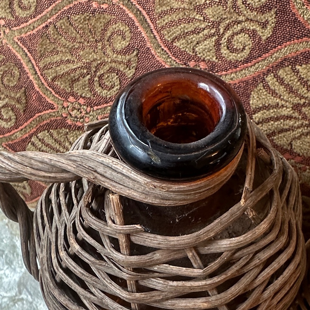 Woven Rattan/ Wicker Wrapped Glass Vintage Bottles great decor - Picture 10 of 11